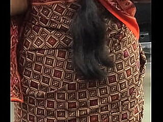 Indian aunty Cabooses round Saree relating to
